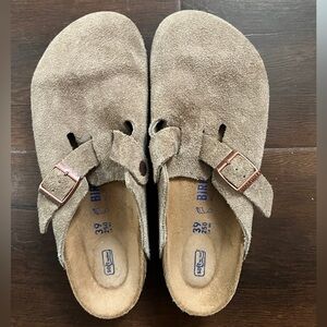 Birkenstock Boston Clog in Taupe